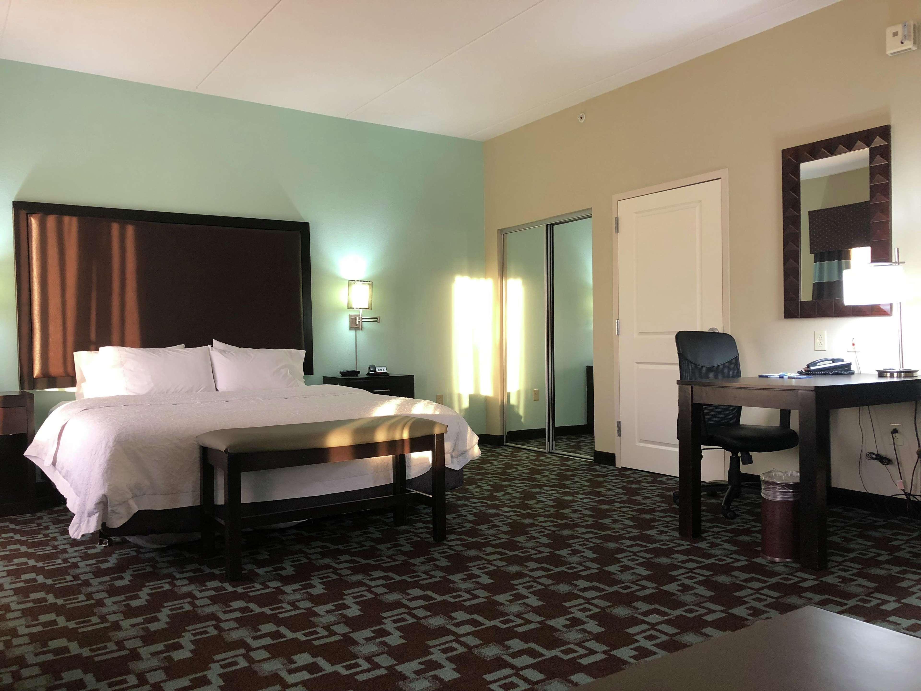 Hampton & At Opryland Hotel 3*