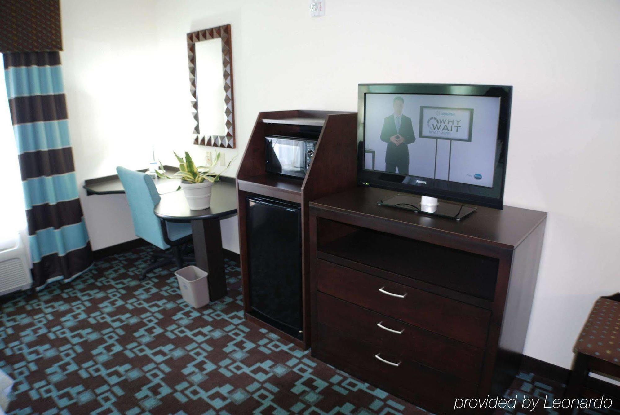 Hampton & At Opryland Hotel 3*